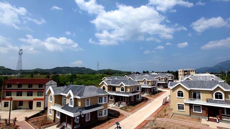 芦山县,一个位于四川省雅安市的小城,在川西高原与成都平原之间静静地绽放着独特的魅力。这里不仅有着丰富的自然风光和人文景观,还蕴含着深厚的历史文化底蕴。今天就让我们一起来探索芦山县的百科全书。